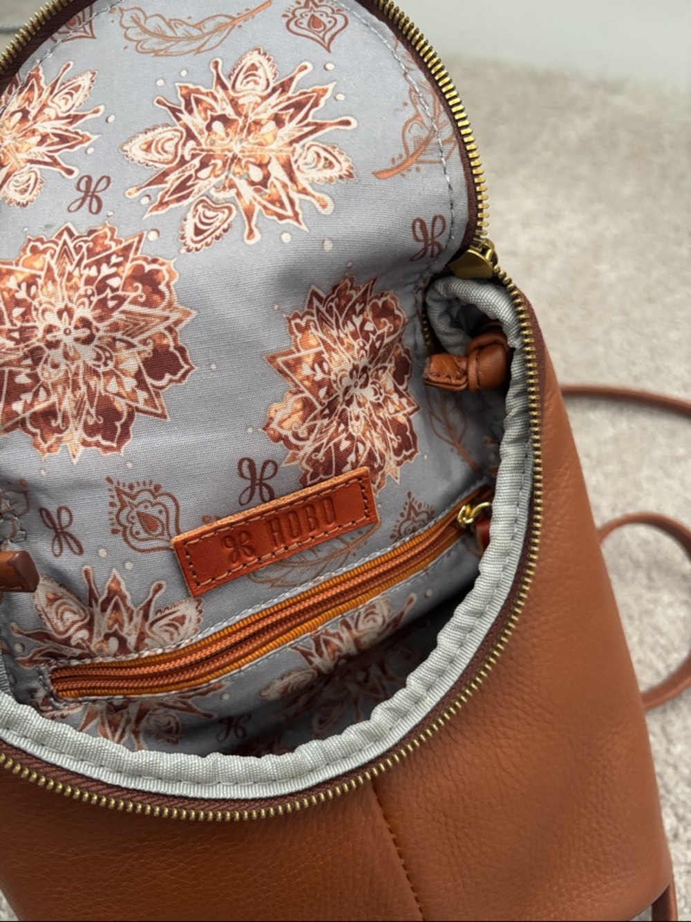 Hobo Fern Crossbody Smal Bag Saddle Cognac Toffee Pebble Leather - Picture 4 of 5